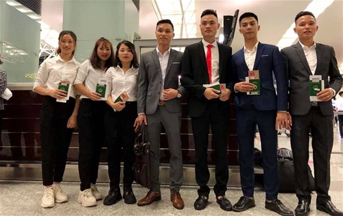 Công ty làm thủ tục cho đoàn kỹ sư