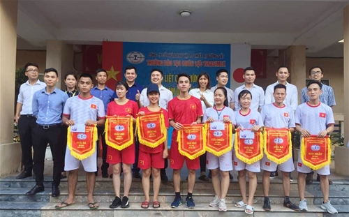 Trao giải cho các học viên tham dự TDTT